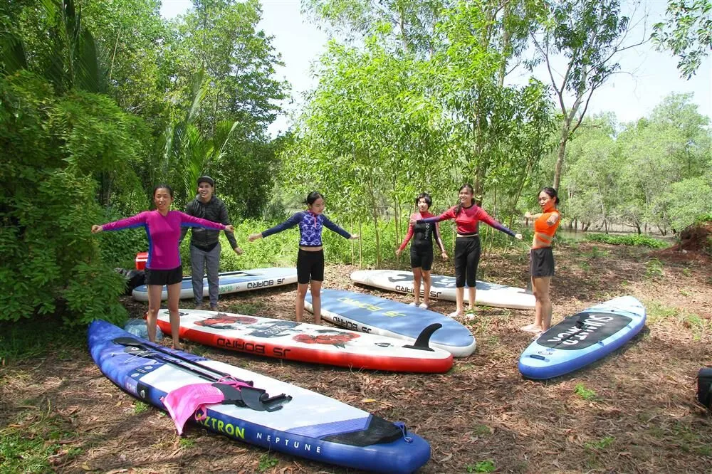 Trải Nghiệm Chèo Thuyền Sup Tại Phú Quốc: Khám Phá 5 Điểm Tour và 7 Địa Điểm Thuê Giới Hạn