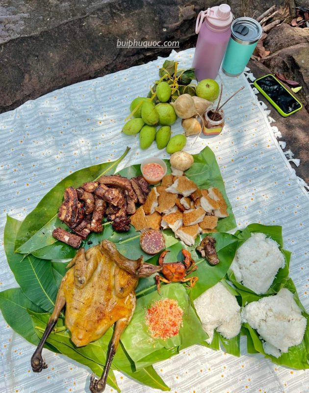 Cắm trại picnic tại Suối Tiên