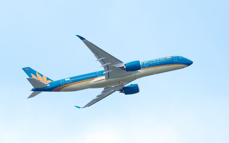 Di chuyển bằng máy bay từ Sài Gòn đến Phú Quốc