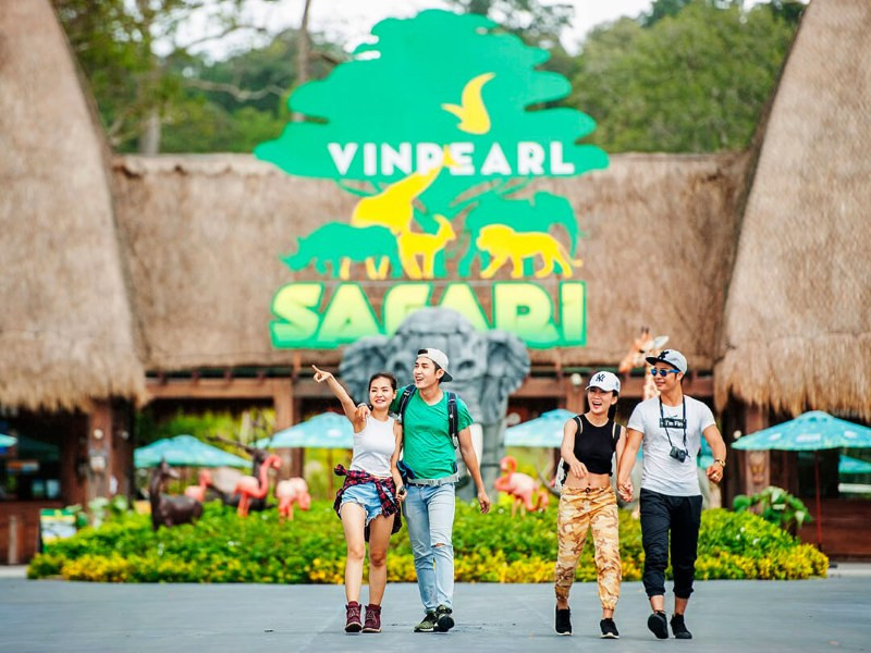 Ngắm cảnh tại Vinpearl Safari