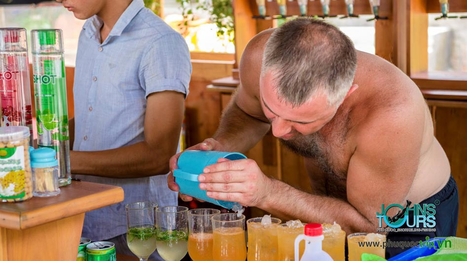 May Rut Trong Beach Bar - John's Tours
