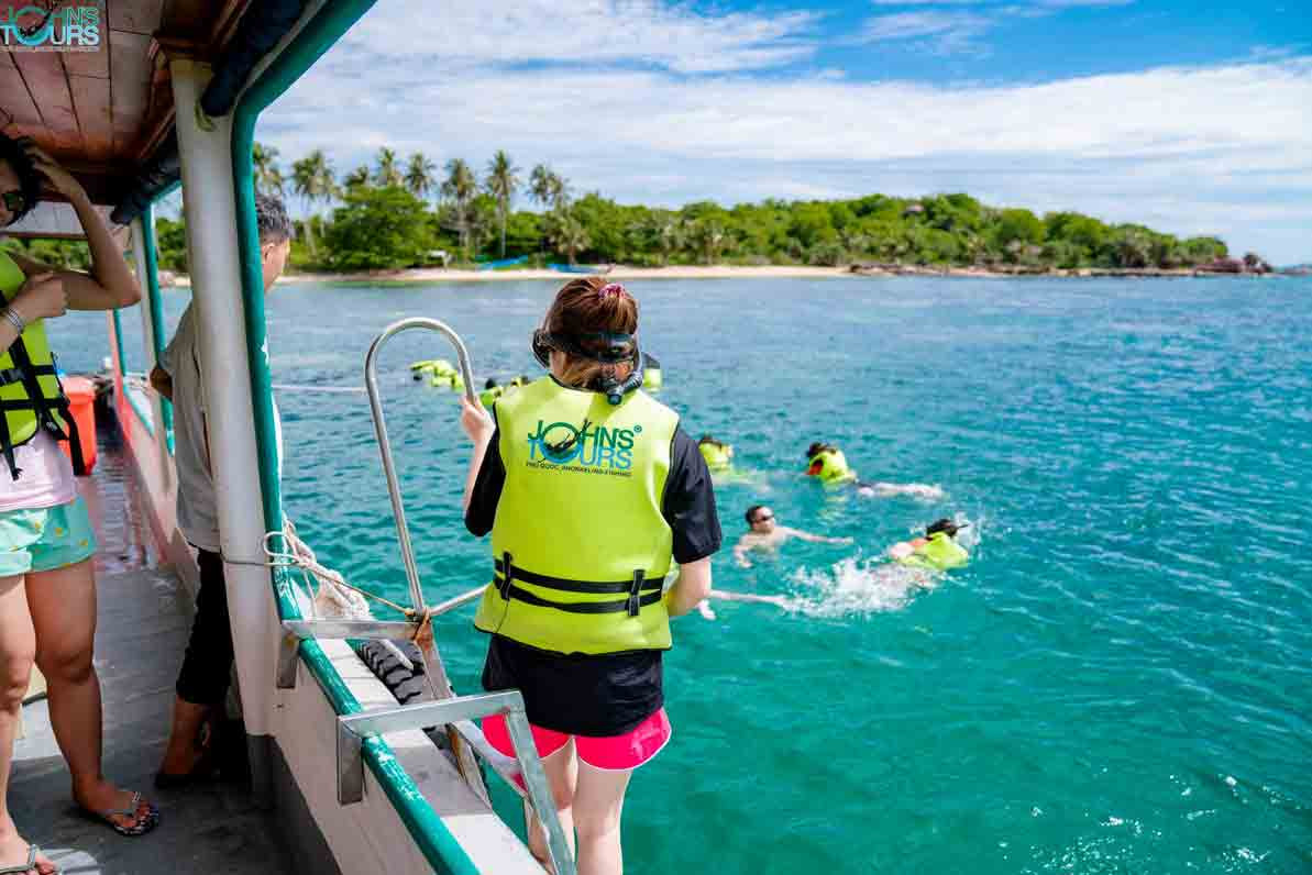 Trải nghiệm lặn ngắm san hô cùng John’s Tours Phú Quốc
