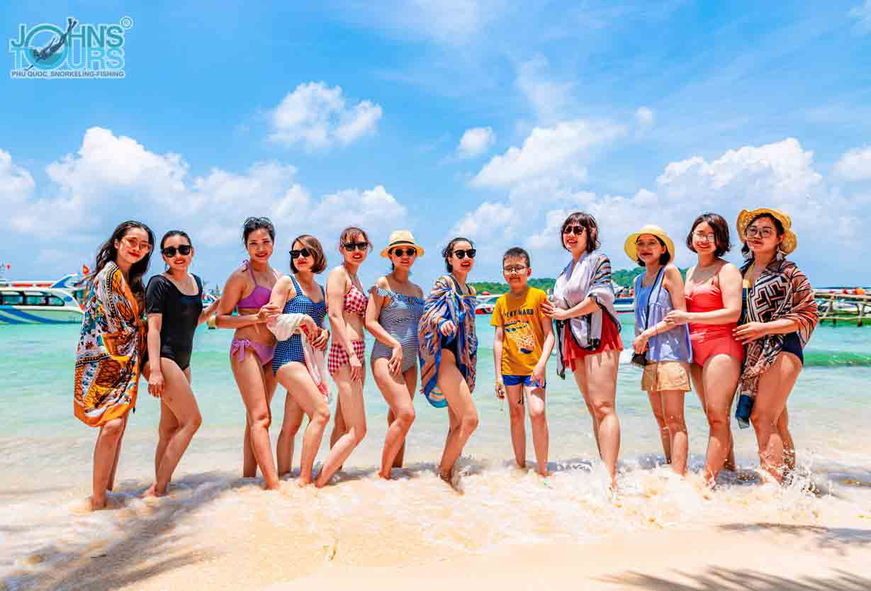 Du khách tại Mây Rút Trong