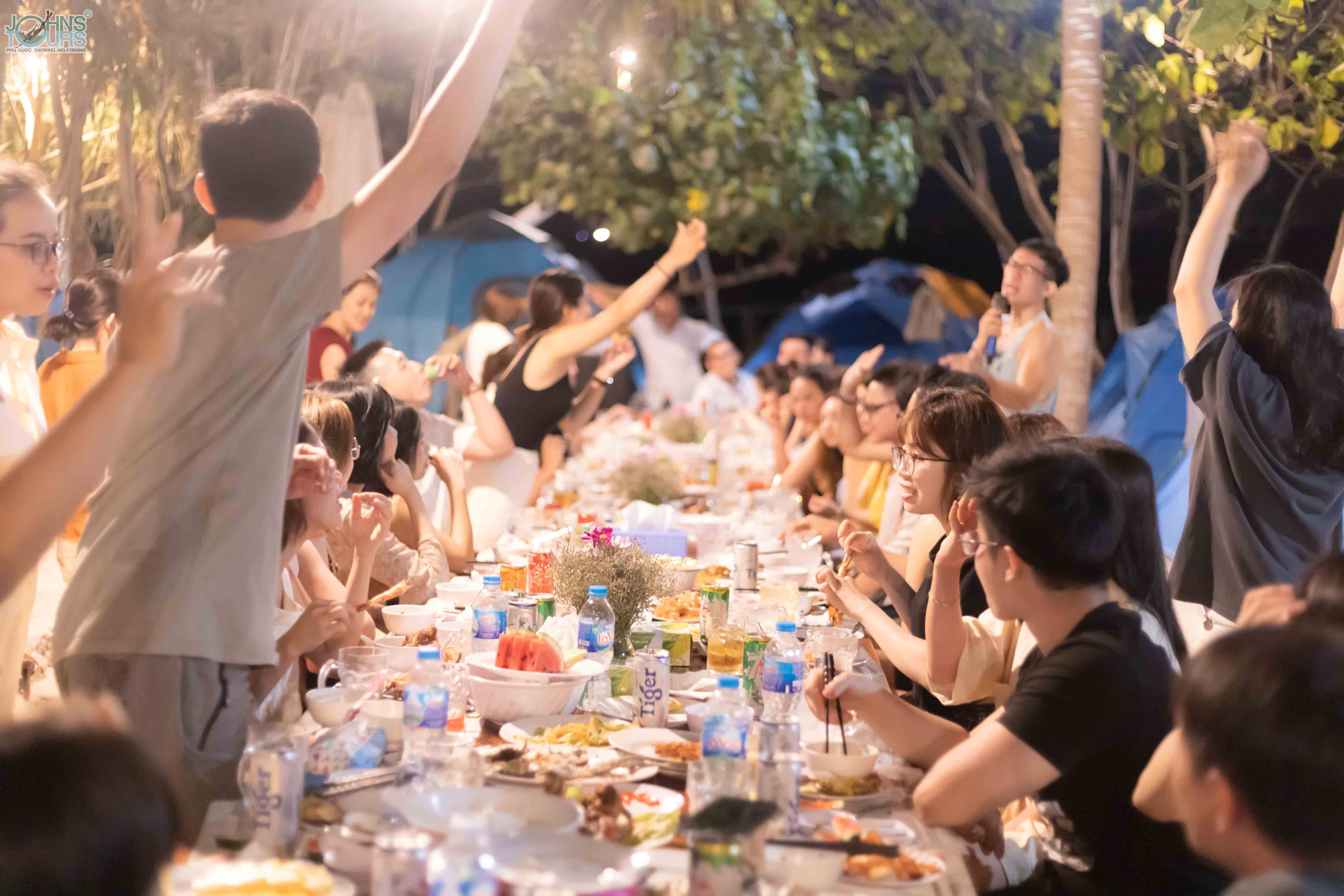 Nhập tiệc BBQ bên bờ biển tại Mây Rút Trong Phú Quốc