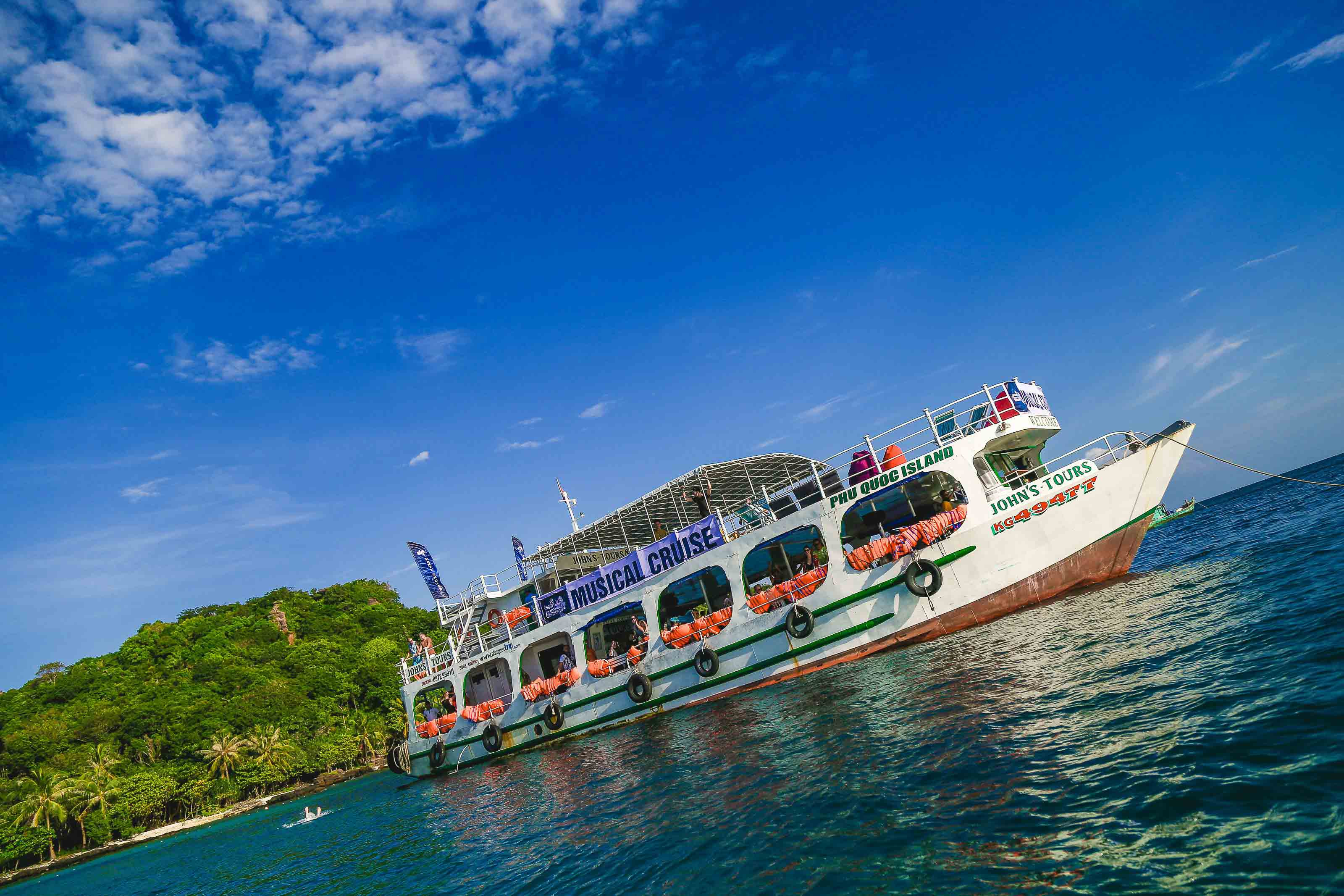 Tàu du lịch đưa đón trong sự kiện Groovy Grouper Phú Quốc 2022
