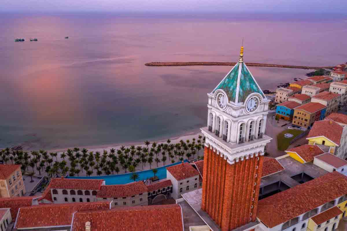 Tháp đồng hồ Sun Premier Village Primavera Phú Quốc